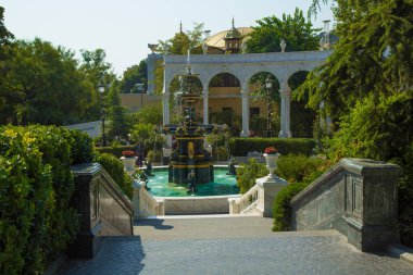 Filarmonik kültür parkı çeşmesi. Bakü'de güzel bir park. Bakü Azerbaycan. 21,09, 2019
