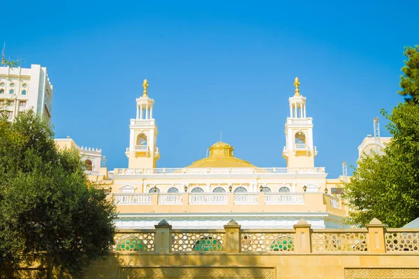 Государственная Филармония Старинное Архитектурное Здание Баку Желтый Цвет Имеет Прекрасный — стоковое фото
