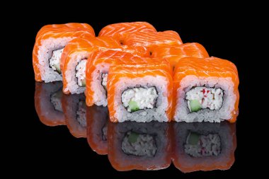 Siyah cam, yansıma suşi rulo .