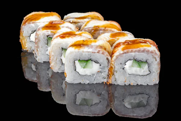 Sushi Rolt Zwart Glas Reflectie — Stockfoto