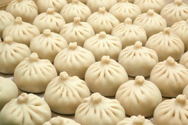 Hıngel çoğu, masanın üstünde