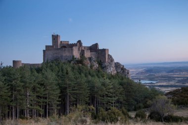 Castillo en una montaa