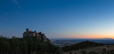Castillo en una montaa