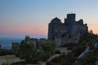 Castillo en una montaa