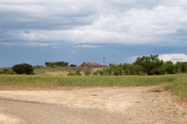Paisaje doğal con cielo