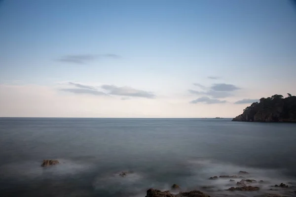 Playa Con Rocas Cielo Con Efectos Fotografía — Foto de Stock