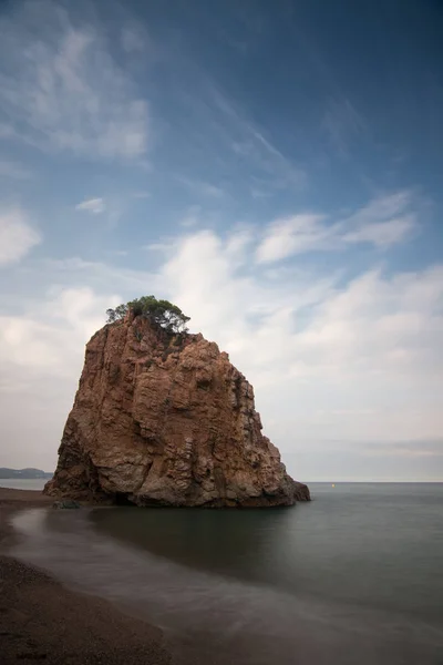 Playa Con Rocas Cielo Con Efectos Fotografa — Stock Fotó