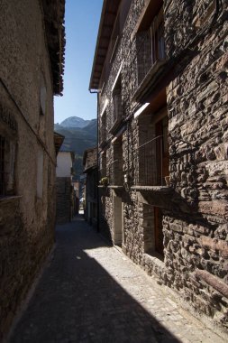 Çevresinde tipik İspanyol köyü