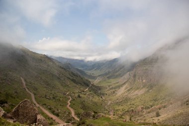 İspanya 'da mavi gökyüzü olan doğal manzara