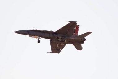 İspanya'da gökyüzünde stunts yapan uçaklar