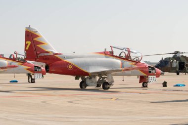 İspanya 'da mavi gökyüzü olan doğal manzara