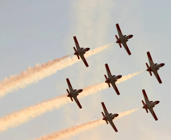 Flygplan Gör Stunts Himlen Spanien — Stockfoto