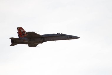 İspanya'da gökyüzünde stunts yapan uçaklar