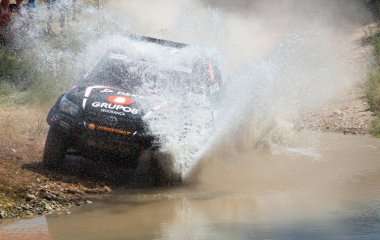 yarış otomobillerinin rekabet