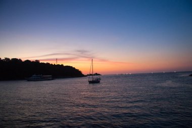 plaj kayalar ve gökyüzü fotoğraf efektleri ile