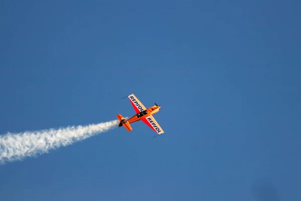 Flygplan Som Gör Stunts Spanien — Stockfoto