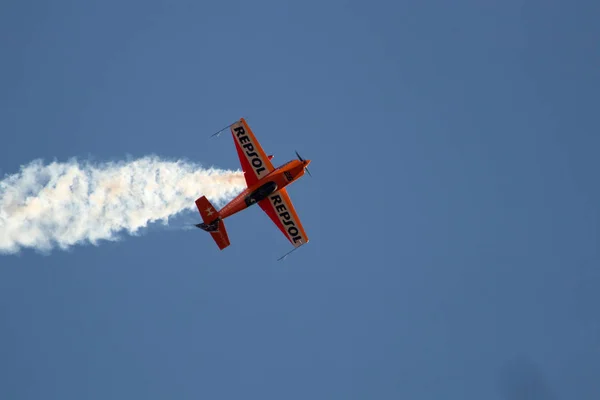 Flygplan Som Gör Stunts Spanien — Stockfoto