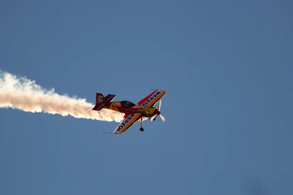 Flygplan Som Gör Stunts Spanien — Stockfoto