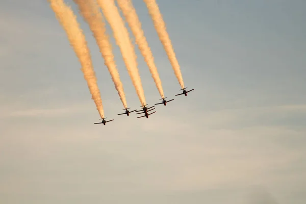 Uçak Spanya Stunts Yapıyor — Stok fotoğraf