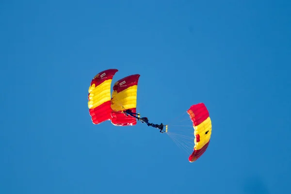 Parachutist Doing Acrobatics Air — Stock Photo, Image