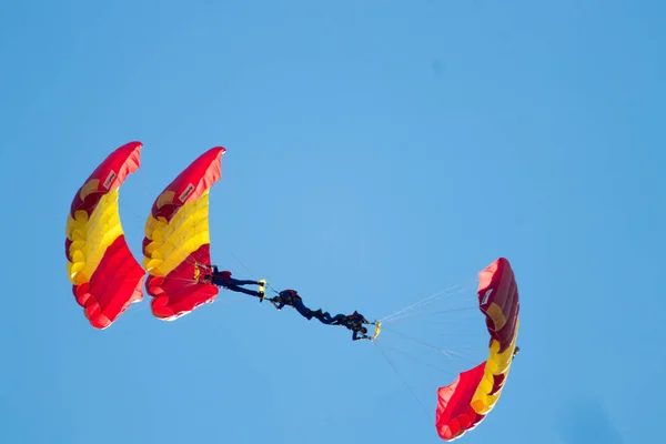 Parachutist Doing Acrobatics Air — Stock Photo, Image