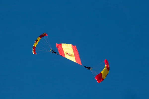 Paracaidista Haciendo Acrobacias Aire — Foto de Stock