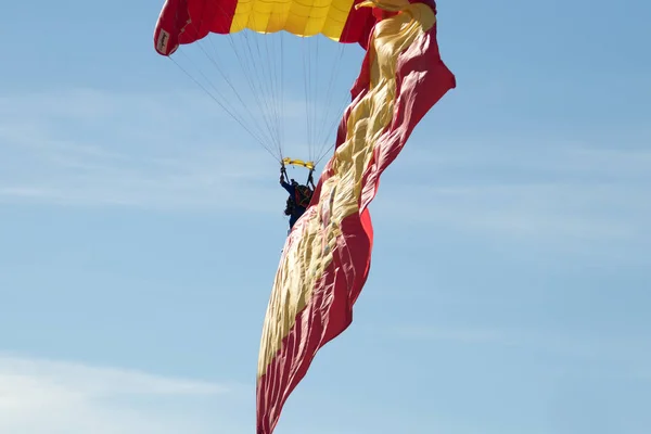 Parachutist Doing Acrobatics Air — Stock Photo, Image