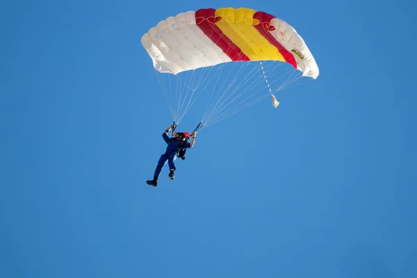 Parachutist Doing Acrobatics Air — Stock Photo, Image