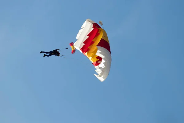 Parachutist Doing Acrobatics Air — Stock Photo, Image