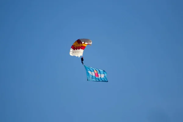 Paracaidista Haciendo Acrobacias Aire — Foto de Stock