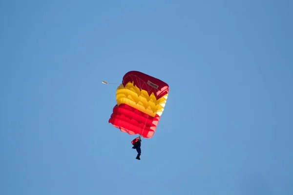 Parachutist Doen Acrobatiek Lucht — Stockfoto