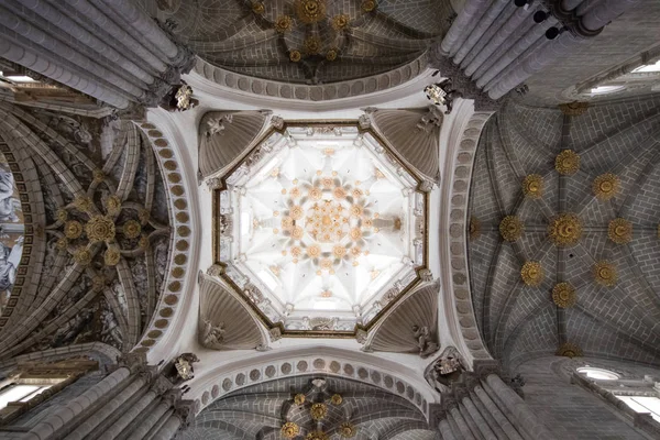 Starý Kostel Španělsku — Stock fotografie