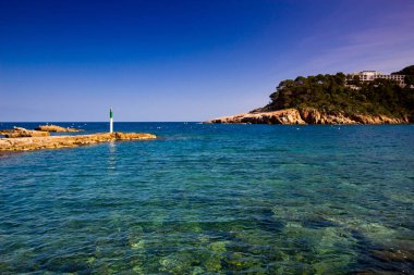 plaj kayalar ve gökyüzü fotoğraf efektleri ile