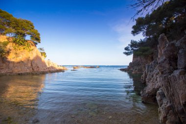 plaj kayalar ve gökyüzü fotoğraf efektleri ile