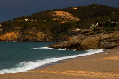 plaj kayalar ve gökyüzü fotoğraf efektleri ile