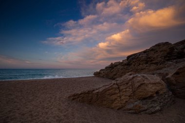 plaj kayalar ve gökyüzü fotoğraf efektleri ile