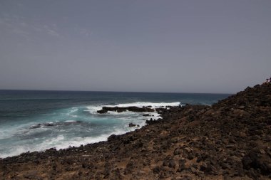 Deniz taşlarının ve kumların doğal manzarası