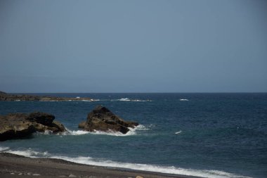 Deniz taşlarının ve kumların doğal manzarası