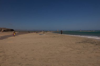 Deniz taşlarının ve kumların doğal manzarası