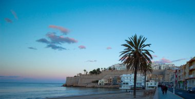 Tipik kasaba evleri ve sokakları ile