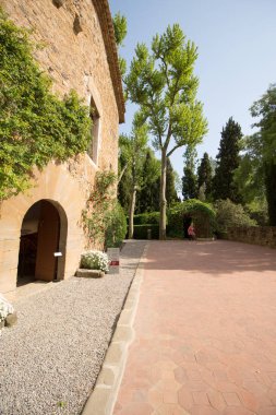 Tipik kasaba evleri ve sokakları ile