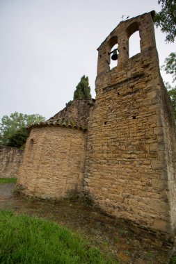 Tipik kasaba evleri ve sokakları ile