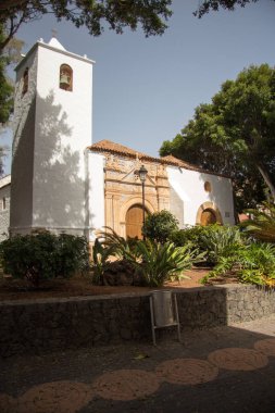 Tipik kasaba evleri ve sokakları ile