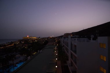 Tipik kasaba evleri ve sokakları ile