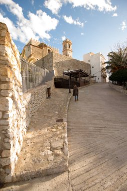 Tipik kasaba evleri ve sokakları ile