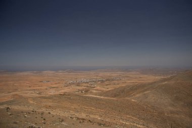 İspanya 'da mavi gökyüzü olan doğal manzara