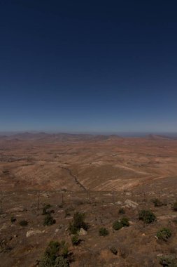 İspanya 'da mavi gökyüzü olan doğal manzara