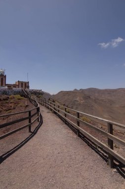 İspanya 'da mavi gökyüzü olan doğal manzara