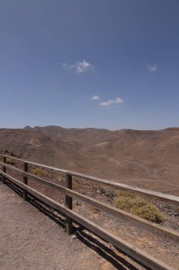 İspanya 'da mavi gökyüzü olan doğal manzara