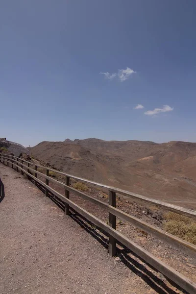 İspanya 'da mavi gökyüzü olan doğal manzara